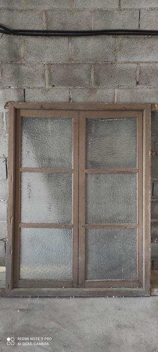 ventanal de madera