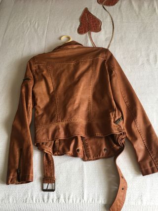 Cazadora Cuero ZARA