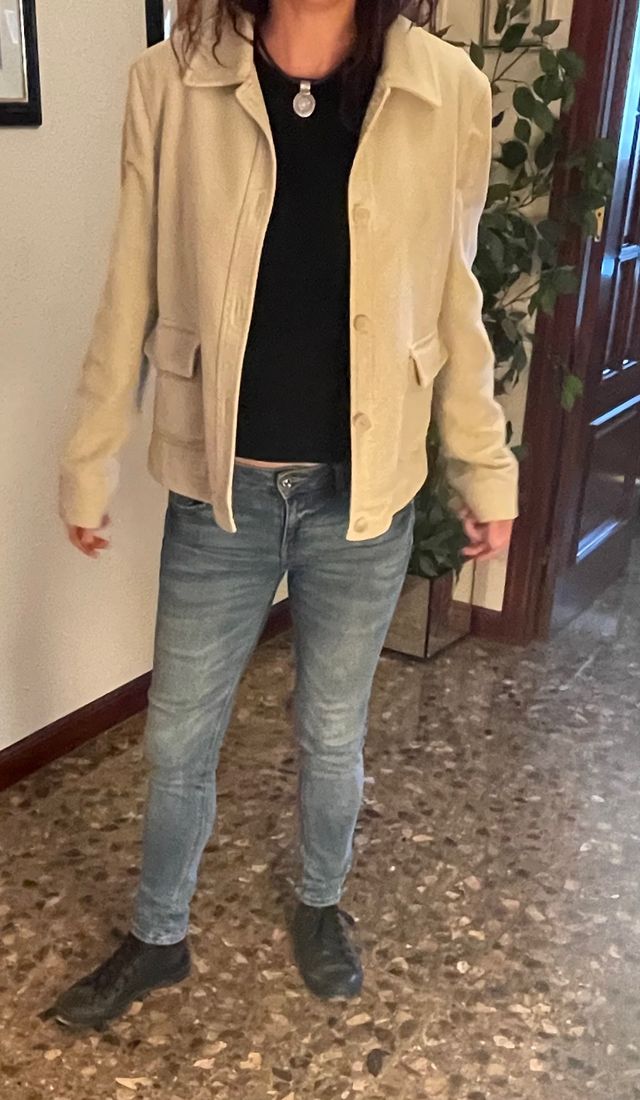 Massimo Dutti. Cazadora  con botones y bolsillod