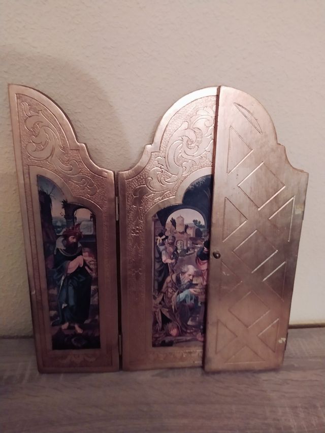 Tríptico de madera motivo religioso