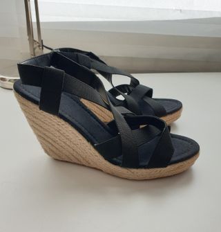 Sandalias de cuña negras esparto bandas cruzadas