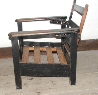 ANTIGUA SILLA BUTACA BAJA DE MADERA 
