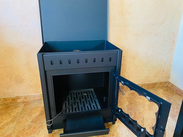 Estufa de leña con horno en tapadera 66x60x42