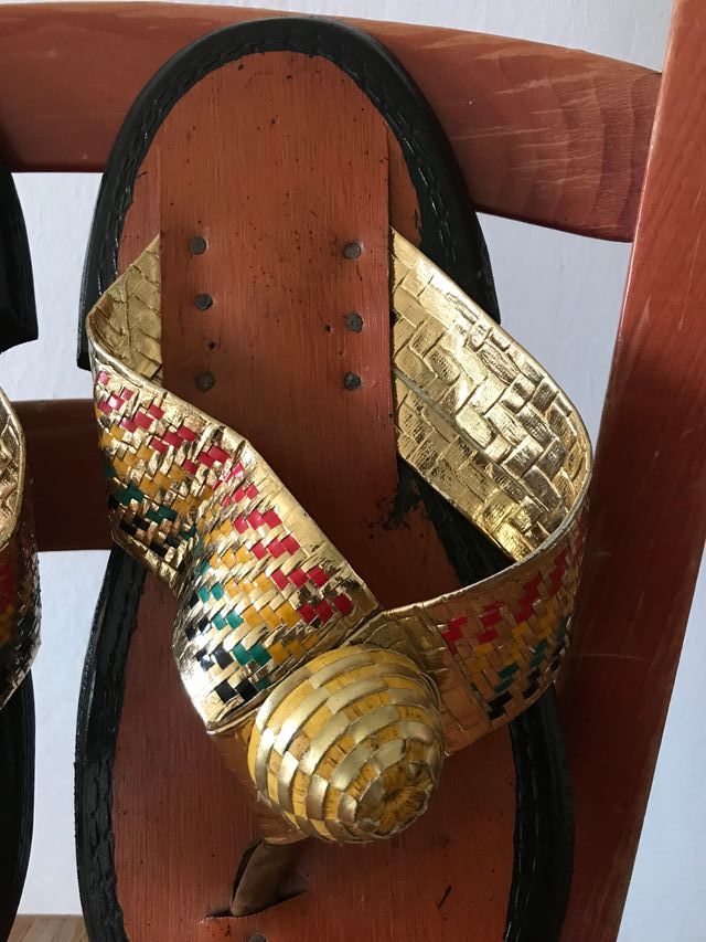 Ghana Ahenema sandali tradizionali,  artigianato