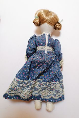 Bambola vintage in ceramica