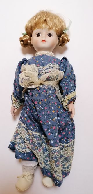 Bambola vintage in ceramica