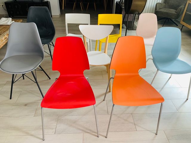 Se venden diferentes sillas