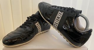 BIKKEMBERGS NEGRAS DE CHAROL TALLA 40