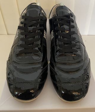 BIKKEMBERGS NEGRAS DE CHAROL TALLA 40