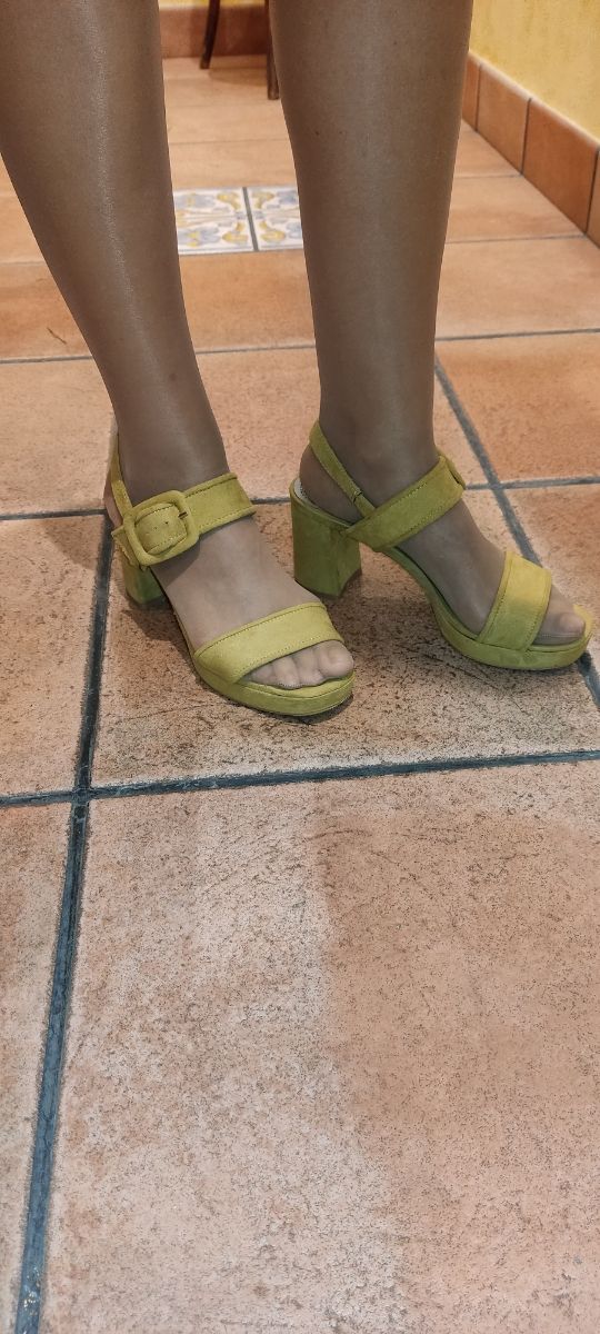 Sandalia de ante con tacon