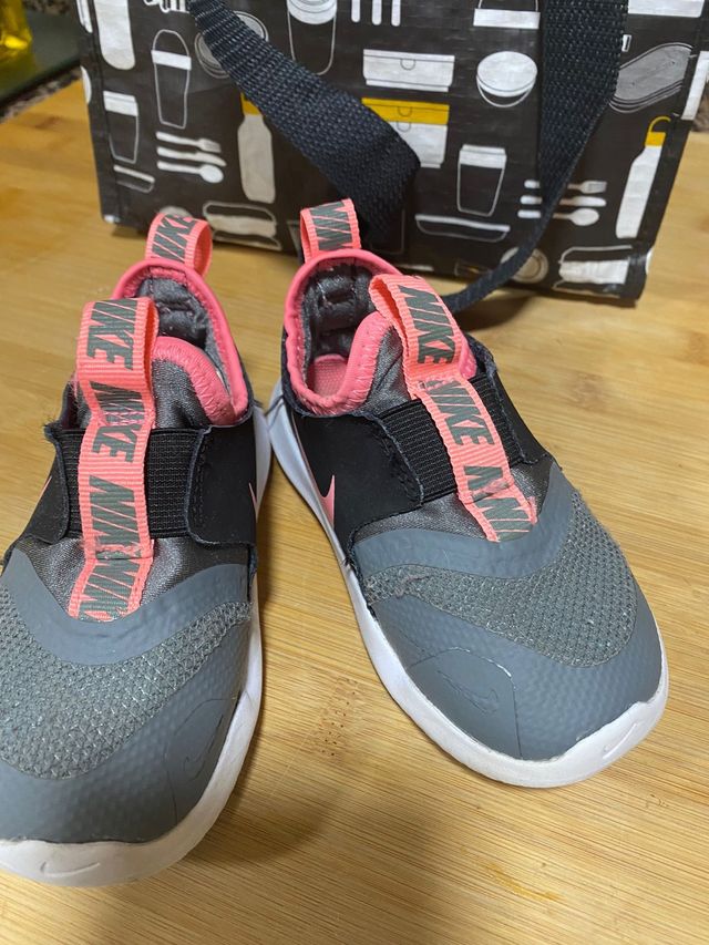 Nike zapatilla NIÑA talla 25