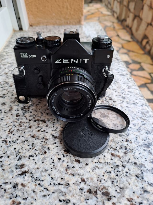 CÁMARA ZENIT CON OBJETIVO HELIOS 44