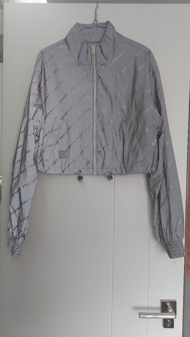 Chaqueta mujer Bershka reflectante Talla M
