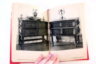 El mueble en España. El hospital de afuera.