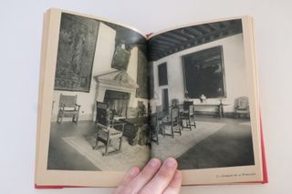 El mueble en España. El hospital de afuera.