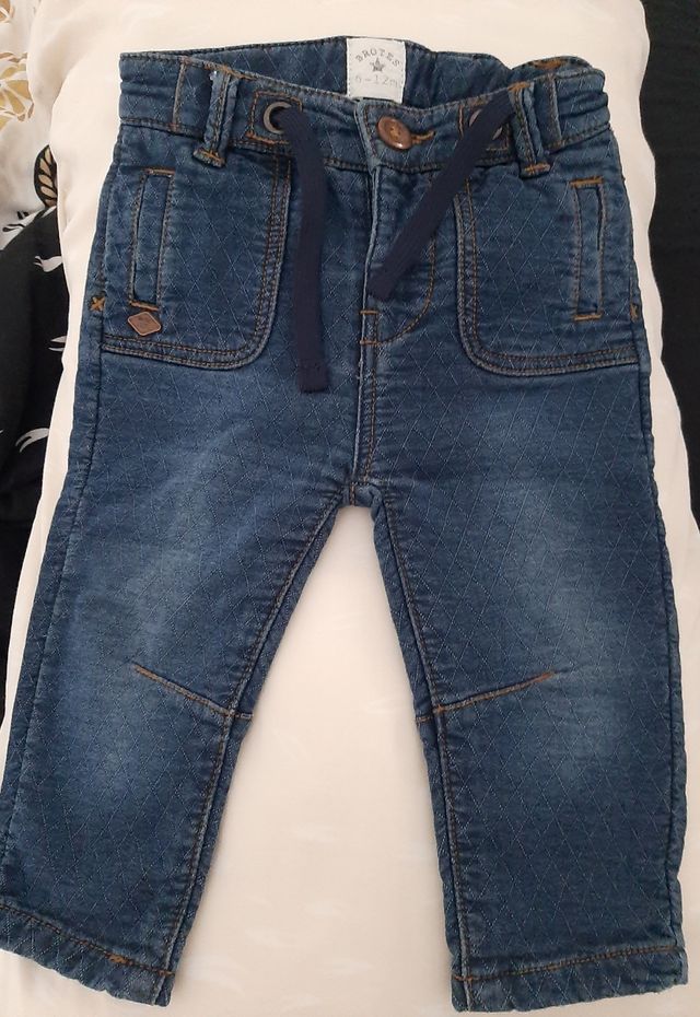 Pantalón vaquero de marca Brotes 6-12 meses