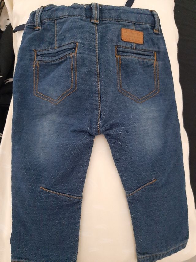 Pantalón vaquero de marca Brotes 6-12 meses