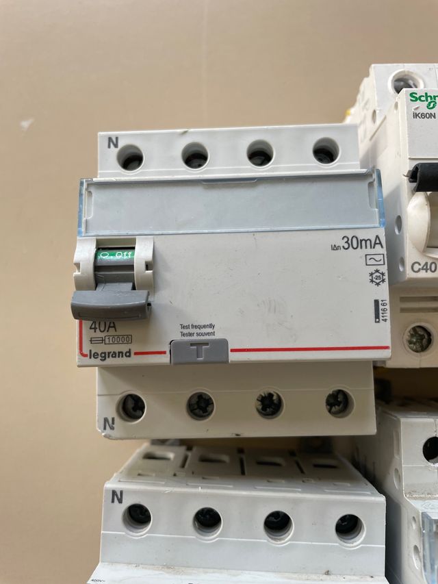 Magnetotérmicos, diferenciales y contadores 