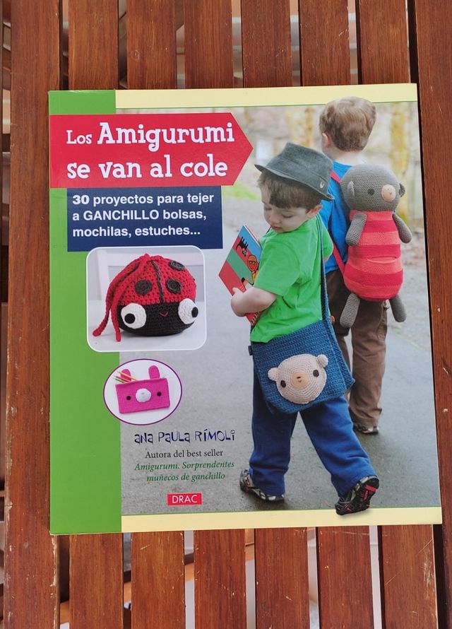 Libro de patrones "Los amigurumis se van al cole"