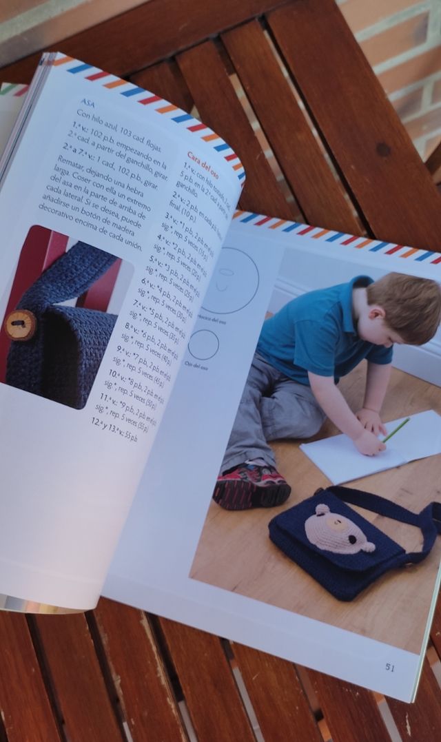 Libro de patrones "Los amigurumis se van al cole"