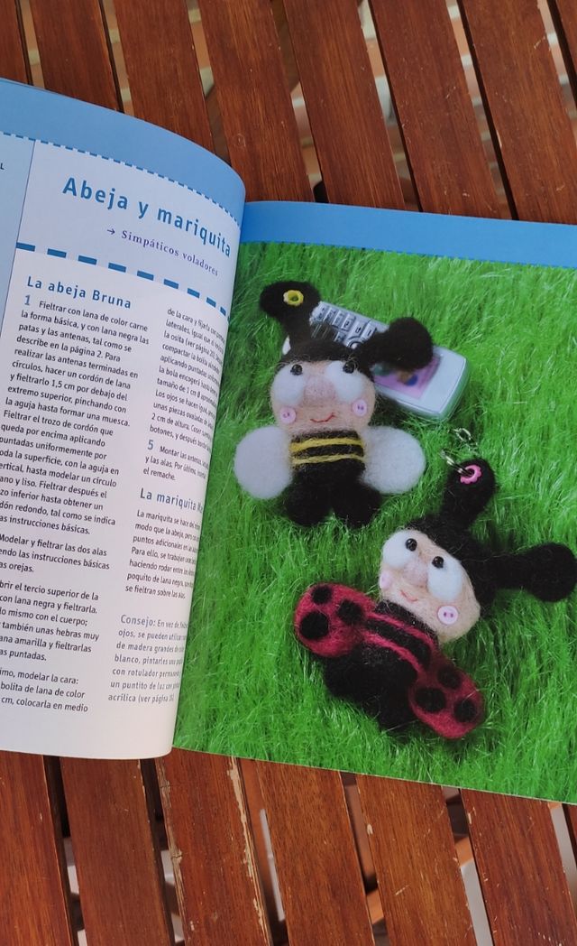 Libro de patrones de fieltro modelable con aguja