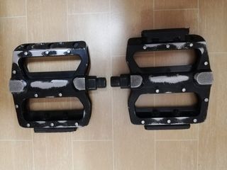 Pedales de plataforma metálicos para bicicletas