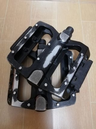Pedales de plataforma metálicos para bicicletas