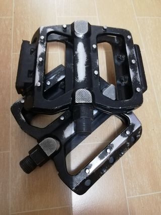 Pedales de plataforma metálicos para bicicletas