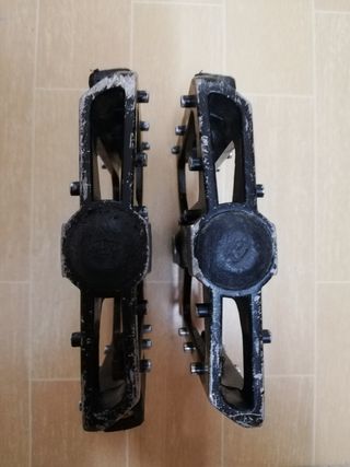 Pedales de plataforma metálicos para bicicletas