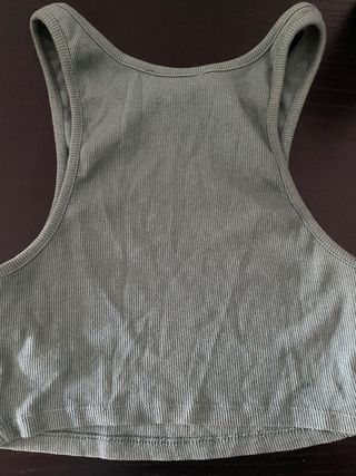 Crop top canalé verde caqui de Zara
