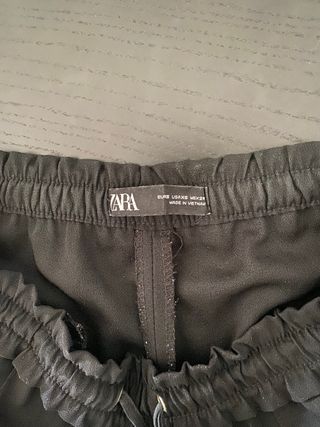 Pantalón de pinza negro de Zara