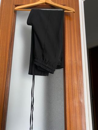 Pantalón de pinza negro de Zara