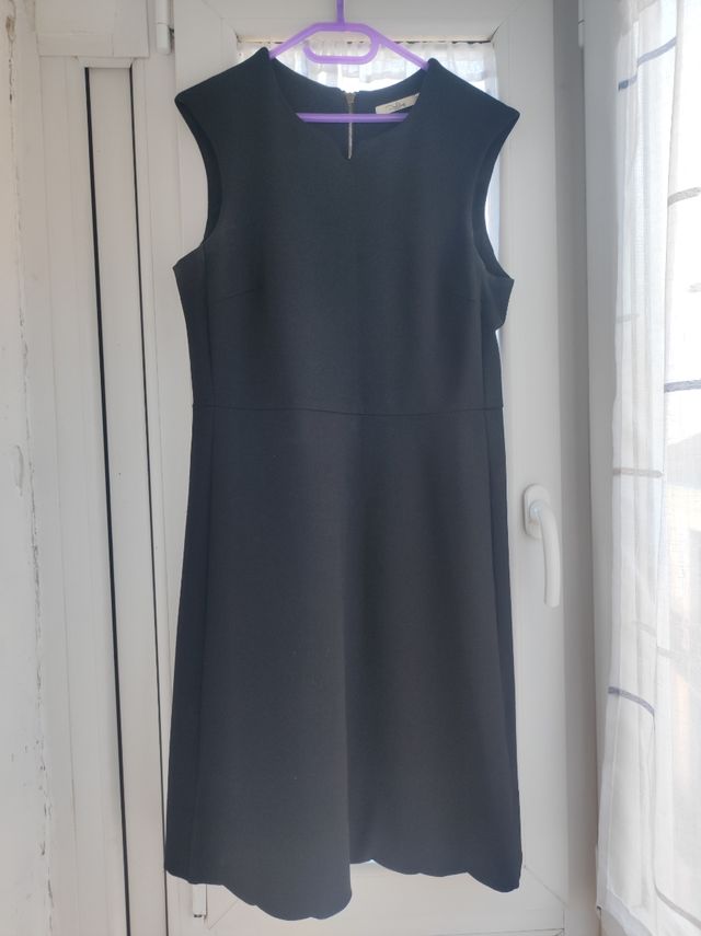 Vestido negro sin mangas. talla 44 elegante