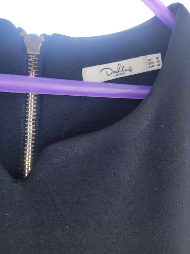 Vestido negro sin mangas. talla 44 elegante