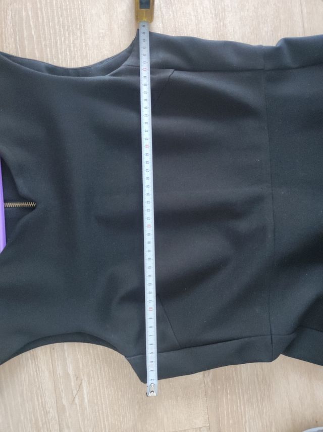 Vestido negro sin mangas. talla 44 elegante