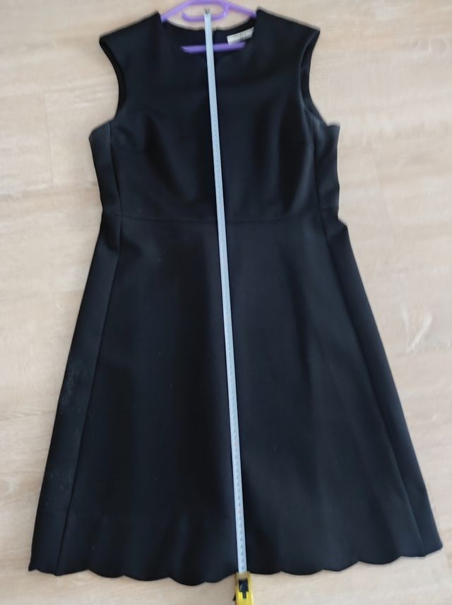 Vestido negro sin mangas. talla 44 elegante