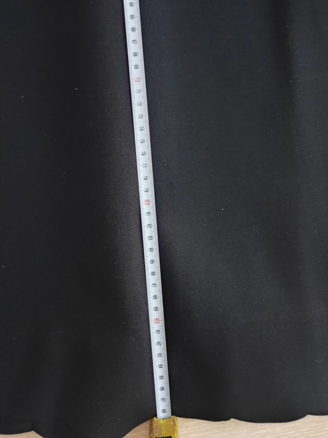 Vestido negro sin mangas. talla 44 elegante