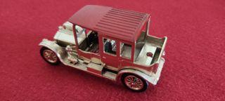Maqueta a escala dorada Rolls Royce 1912