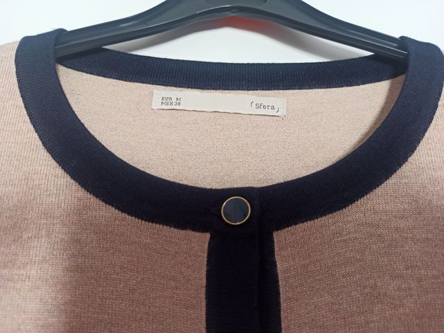 Chaqueta beige con botones