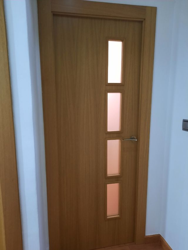 vendo 2 puertas de madera con cristales