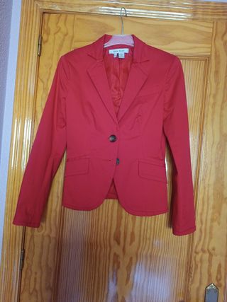 traje rojo de Zara 