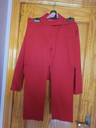 traje rojo de Zara 