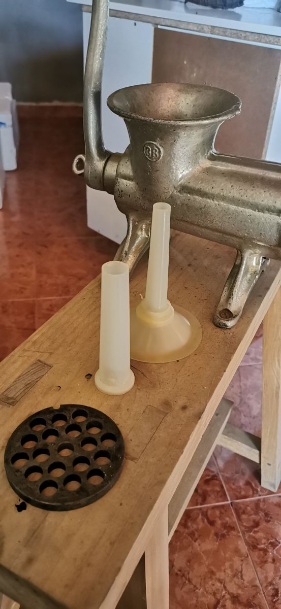 Máquina de hacer chorizos, morcilla, picador..
