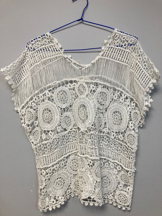 Niki blanco con calados y dibujos talla 44