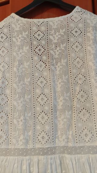 vestido troquelado 