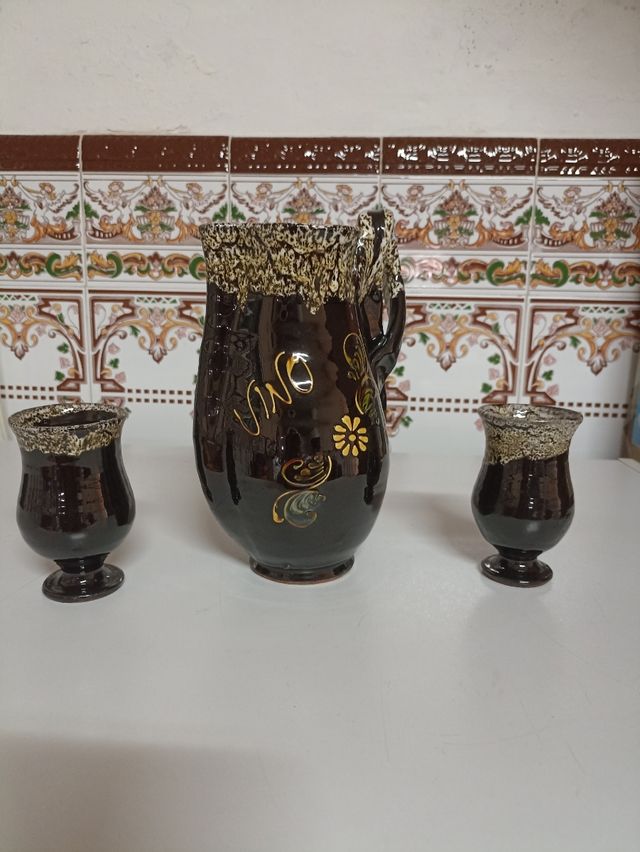 Jarra y 2 copas de vino cerámica