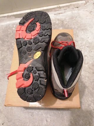 Bota trekking niño talla 34