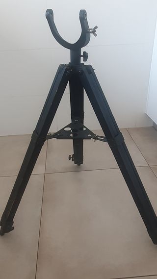 Trípode telescopio antiguo plegable