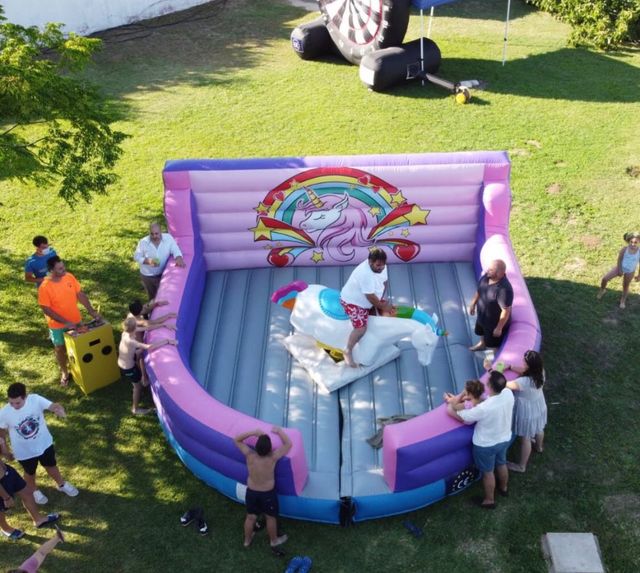 Alquiler mobiliario y atracciones para eventos