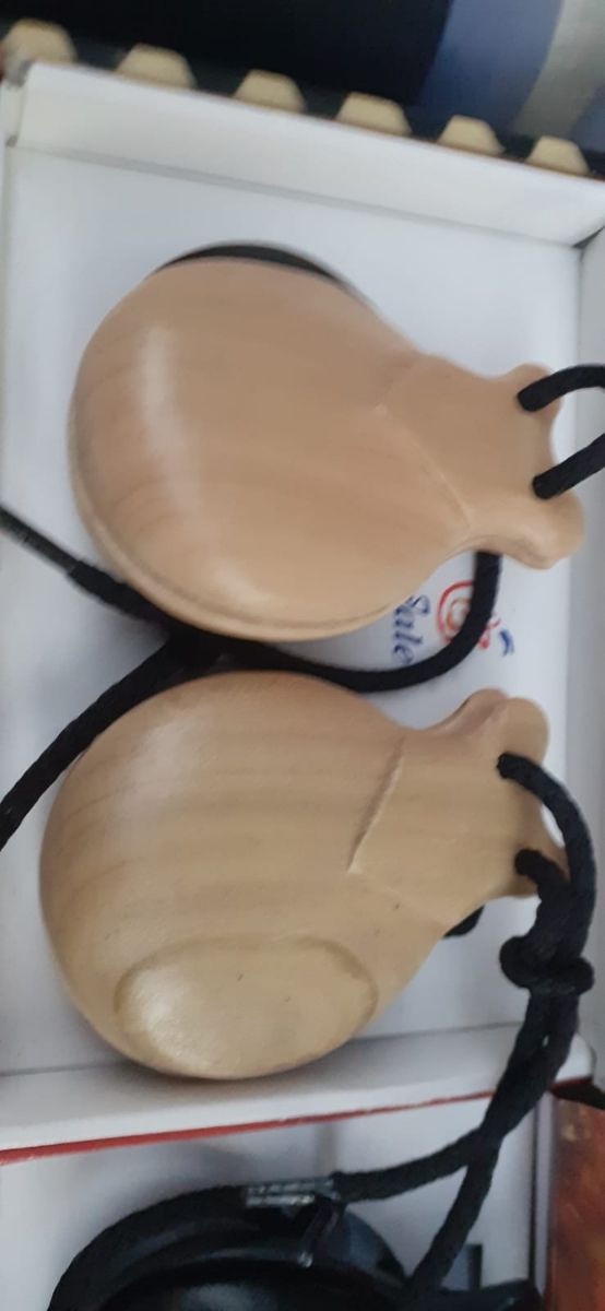 CASTAÑUELAS DE MADERA NUEVAS